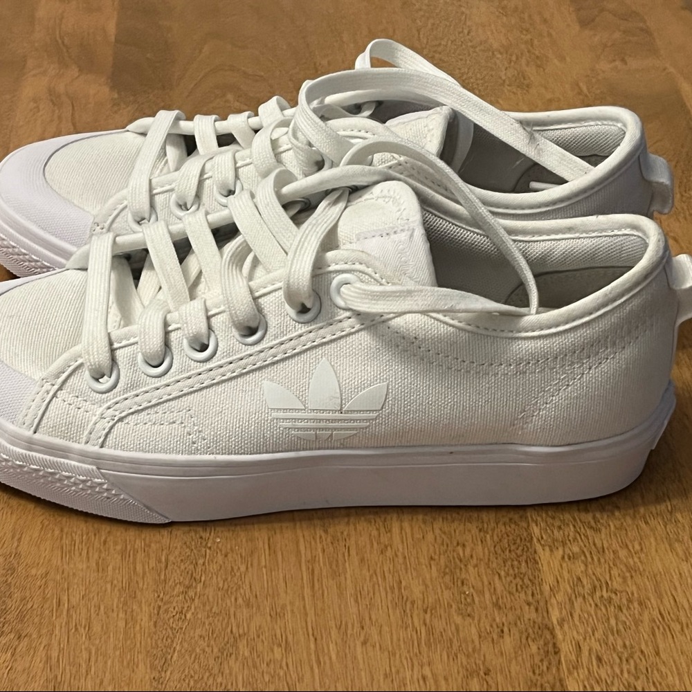 Adidas NIZZA TREFOIL SHOES, cloud white color, women size 7, never worn